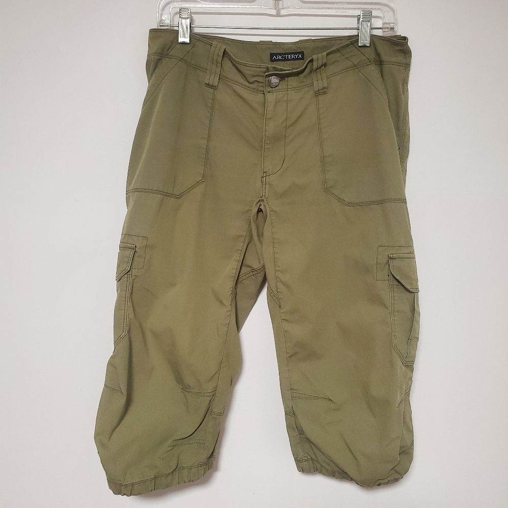 ARCTERYX Women’s Cropped Capri Cargo Green Hiking Pants